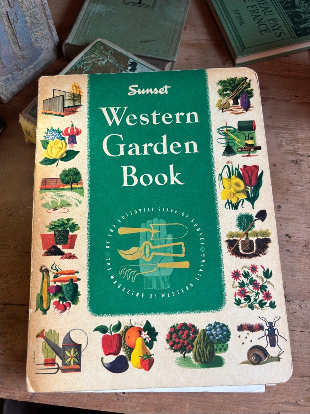 Sunset Western Garden Book - Green Illustrated Cover